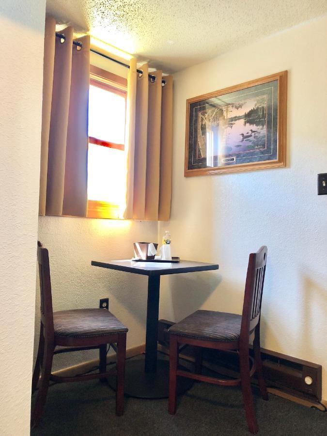 Hilltop Lodge And Cabins インターナショナルフォールズ エクステリア 写真